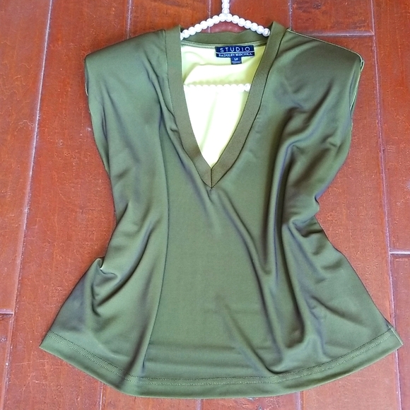 Badgley Mischka Tops - Badgley Mischka Green V-Neck Sleeveless Shirt